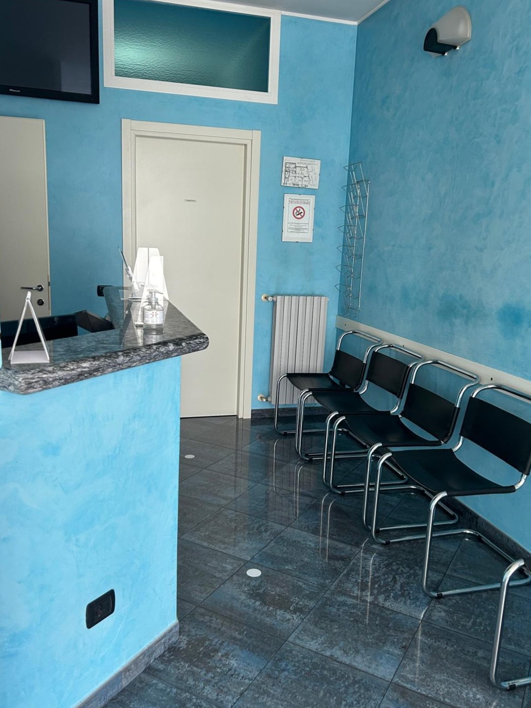 Sala d&rsquo;attesa e reception dello studio