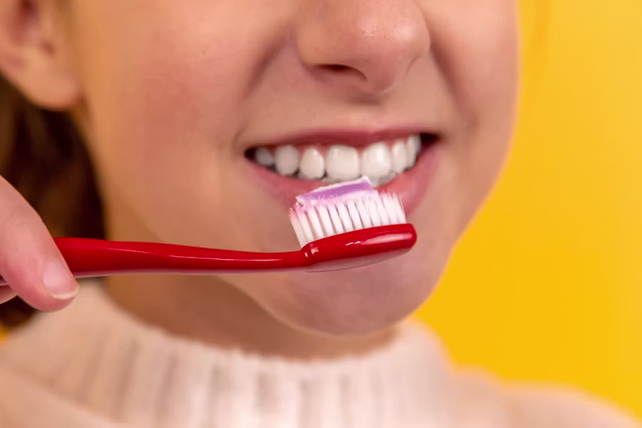 Pulizia professionale dei denti in studio — Studio Dentistico Personeni